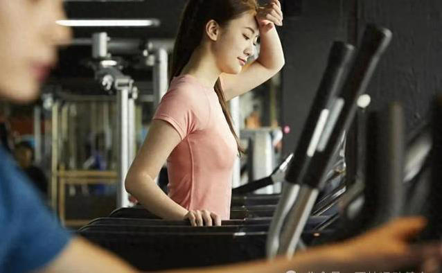 管不住嘴还想瘦？6个坏习惯不改，体重永远降不了！