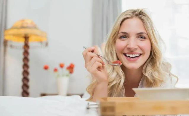 管不住嘴还想瘦?6个坏习惯不改,体重永远降不了!