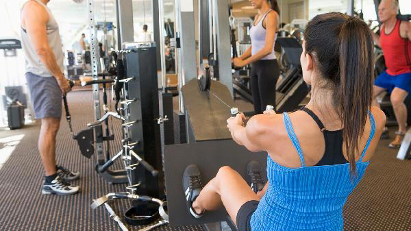 空腹运动更燃脂吗，条件是什么？减脂，到底要不要空腹运动？