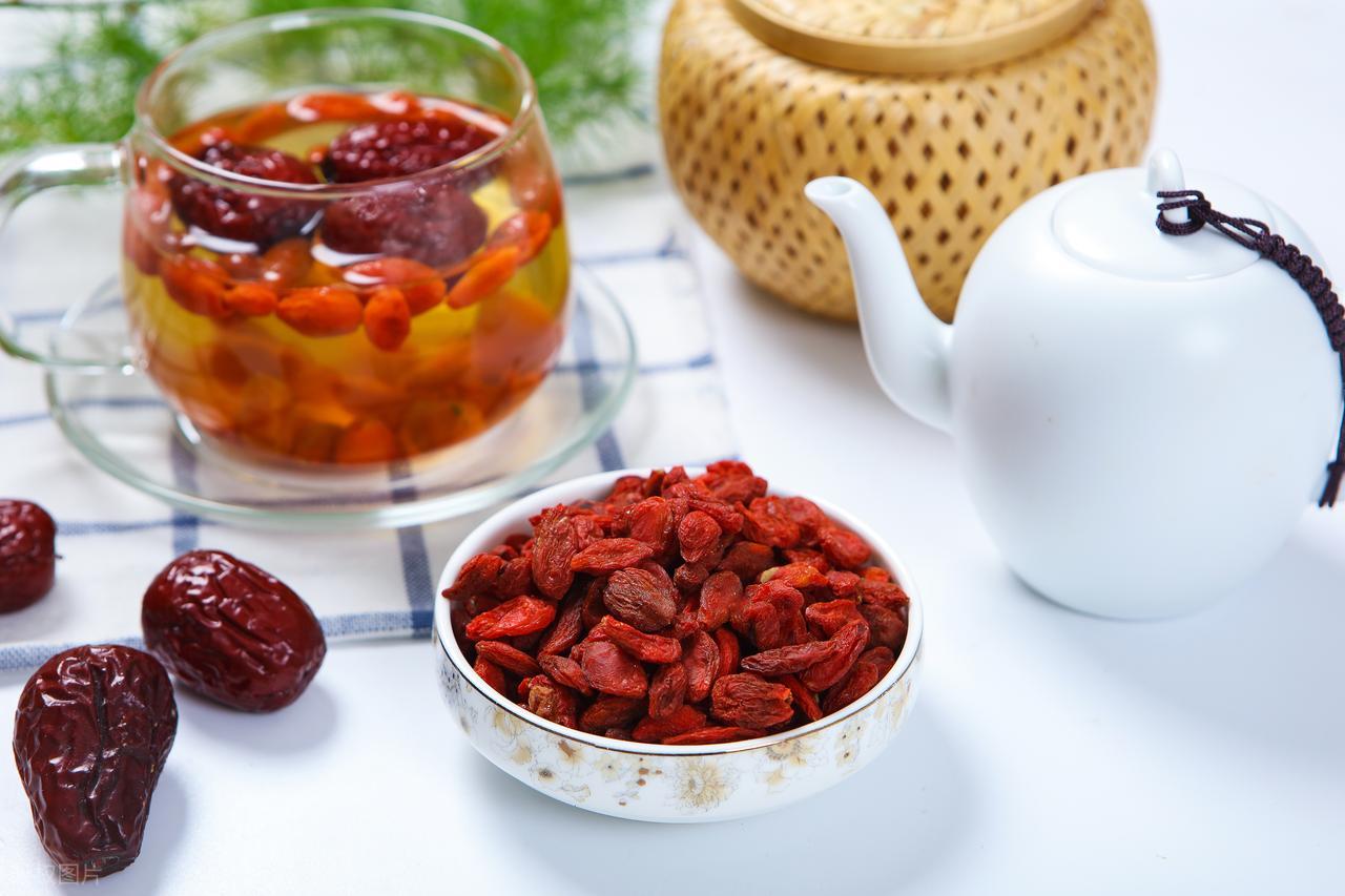 建议女人不要太节俭，常吃这5样，补充雌激素，皮肤光滑气色好