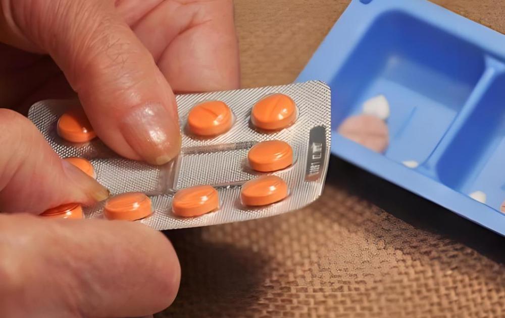 服用瑞舒伐他汀，身体出现这些信号，是否需要停药？