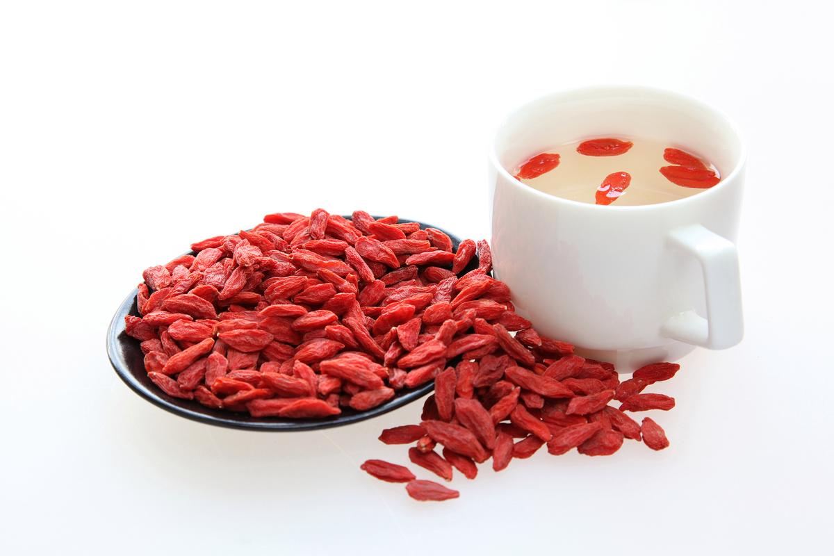 专家警告：每天吃一颗枸杞，就等于给肝脏添负担？真相来了