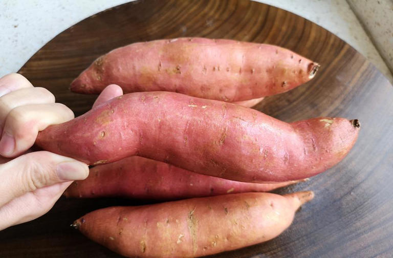 蒸红薯，最忌直接上锅蒸！教你一招，软糯香甜，比烤红薯还好吃！