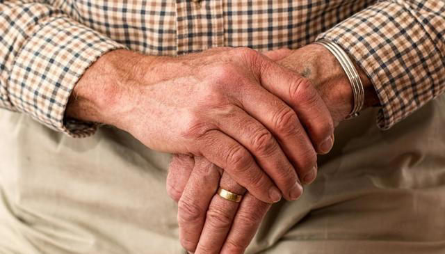 人过七十，渐渐明白，很多老人不是病死的、老死的，而是作死的