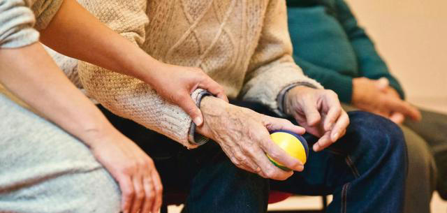 人过七十，渐渐明白，很多老人不是病死的、老死的，而是作死的