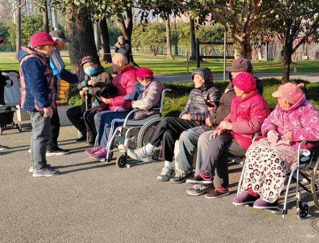 长期吃素与每天吃肉的人，谁更长寿？调查千名老人，给出答案