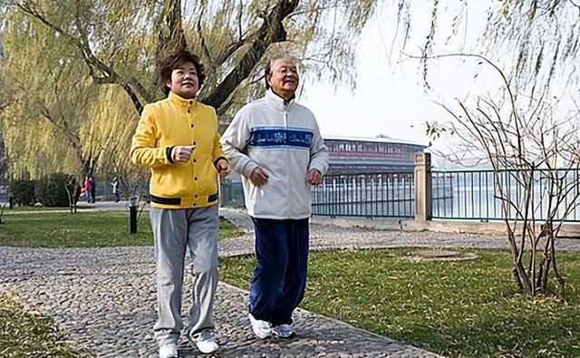 长期吃素与每天吃肉的人，谁更长寿？调查千名老人，给出答案