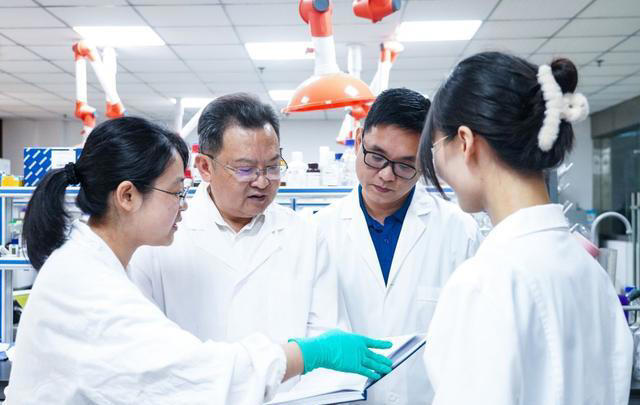 长期吃素与每天吃肉的人，谁更长寿？调查千名老人，给出答案