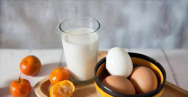 优质蛋白排行榜，牛奶倒数第一，鸡蛋倒数第二，早餐学会吃