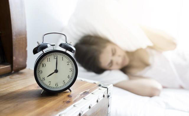 不少人被8小时睡眠论忽悠了!50岁以后,最佳的睡眠时长是多少？