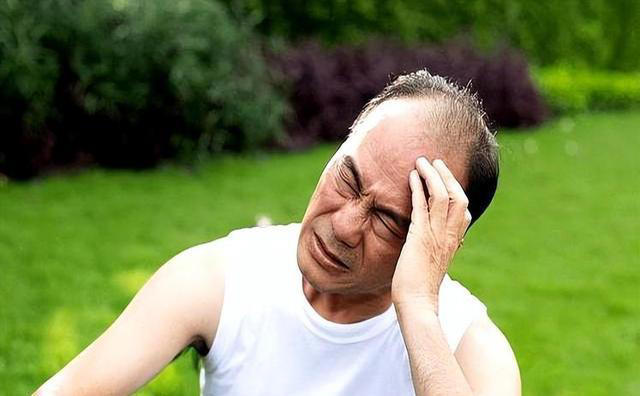 神经内科主任：脑梗最危险信号，不是头晕，而是频繁出现这5异常