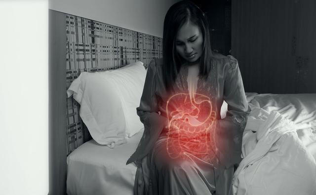 肝癌并非毫无征兆，上厕所时出现4个症状，或是肝脏已经受损