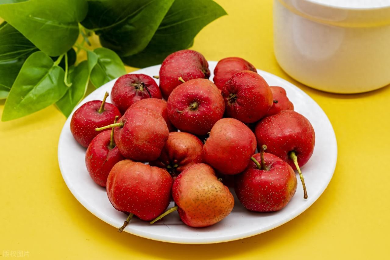 山楂是胃病的"发物"？医生忠告：要想养胃，远离2红，做好2件事