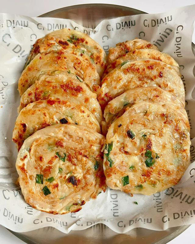 不发面揉面就可以做焦香的肉饼，小白也轻松上手，根本没有难度