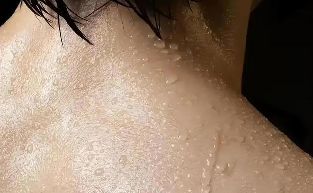 心内科主任提醒：冠心病最危险信号，不是乏力，是频繁出现5异常