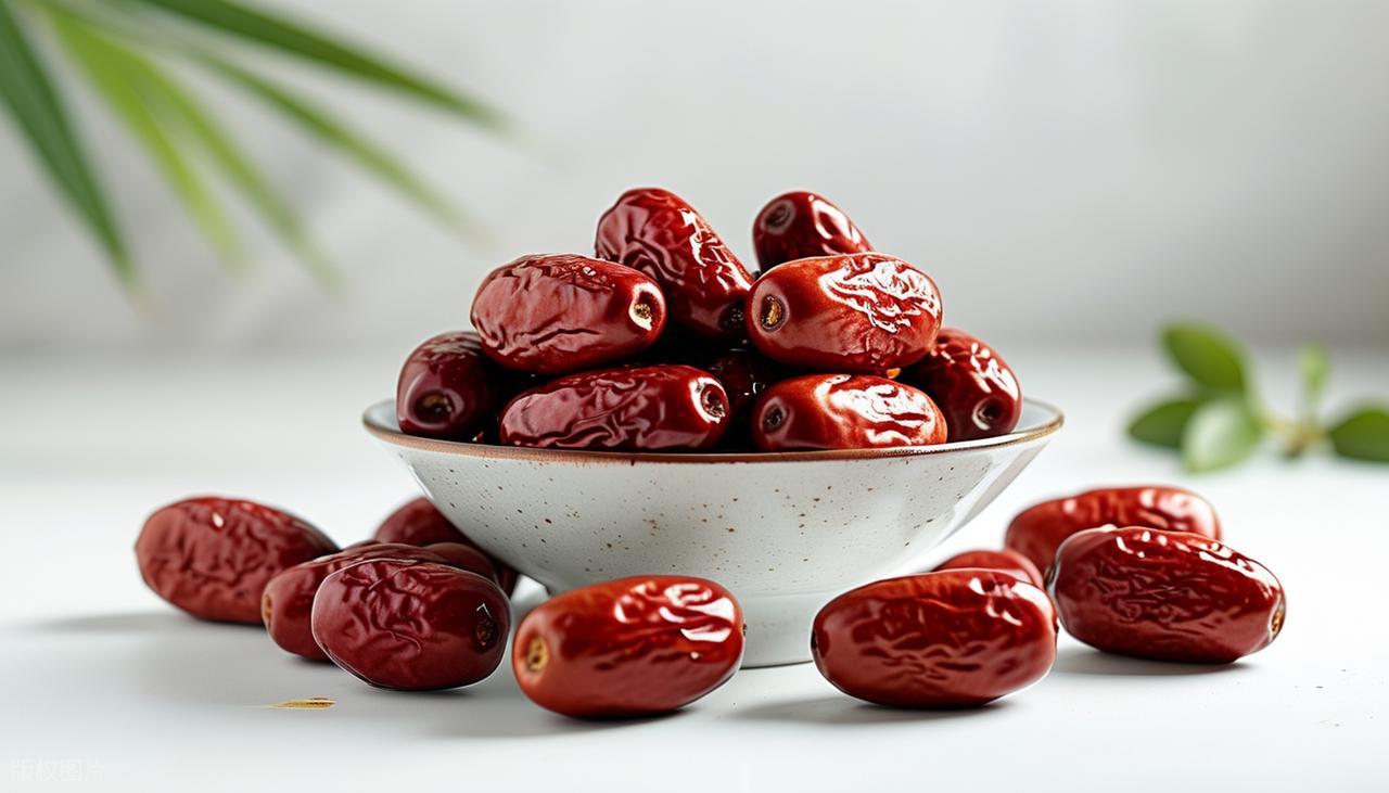 红枣再次被关注!医生再三提醒:吃红枣时,一定要多留心这 3 点