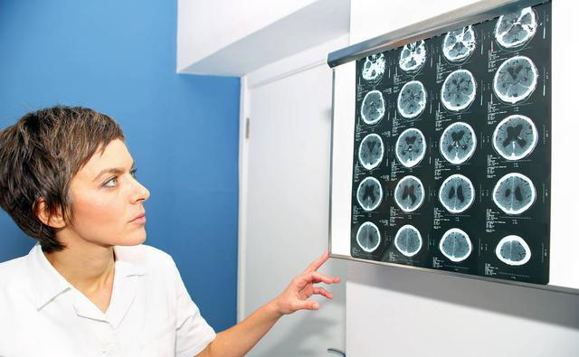 提醒：高血压出现这6种症状，是脑出血信号，有1个都不能疏忽大意