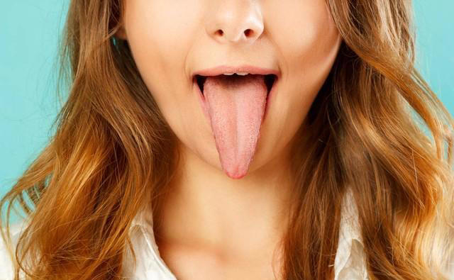 吃饭总咬到舌头，说明想吃肉？并无关，多半是3个原因所致