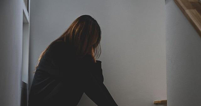 抑郁症的三个阶段表现，最好尽早提防一下，让生活多点阳光