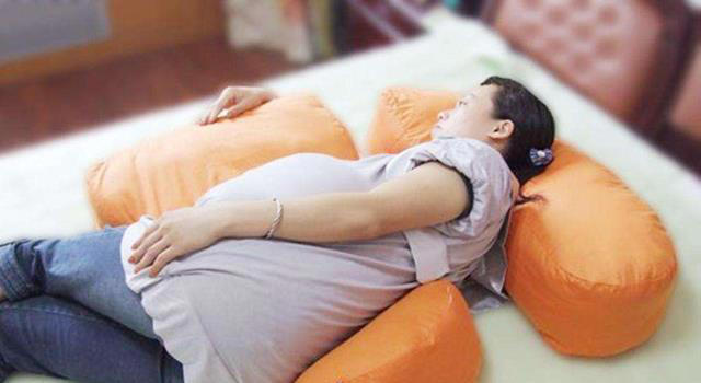 孕妇睡觉频繁出现以下症状，别大意，是在暗示胎儿不舒服