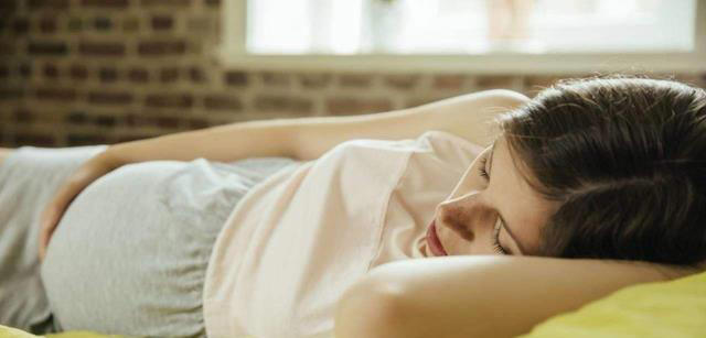 孕妇睡觉频繁出现以下症状，别大意，是在暗示胎儿不舒服