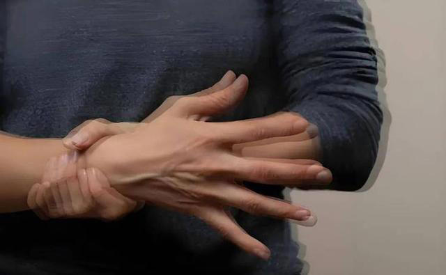 心梗发作前7天，身体疯狂发警报！这5个信号，一定要注意！