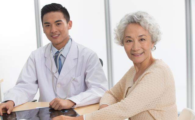 长寿有哪些因素？活得久不久，4个因素很关键