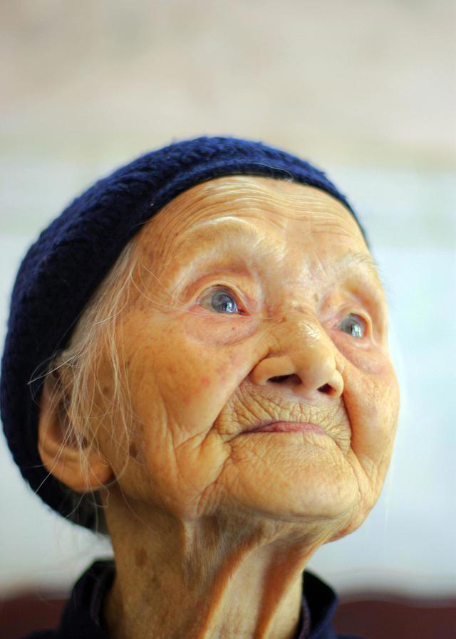 长寿有哪些因素？活得久不久，4个因素很关键