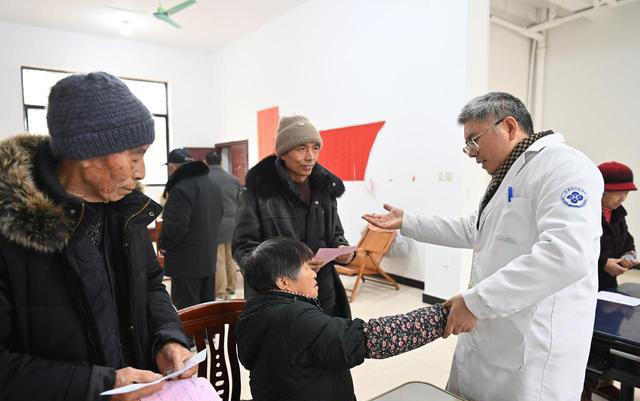 耳鸣是大病的征兆，经常耳鸣的人，或是体内潜藏了这4种疾病