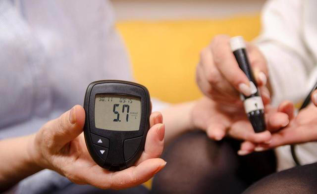 耳鸣是大病的征兆，经常耳鸣的人，或是体内潜藏了这4种疾病