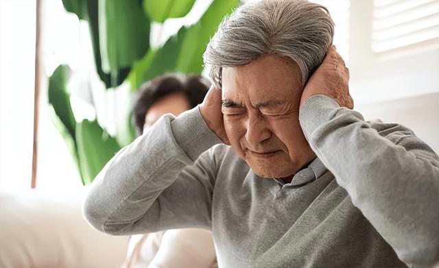 耳鸣是大病的征兆，经常耳鸣的人，或是体内潜藏了这4种疾病