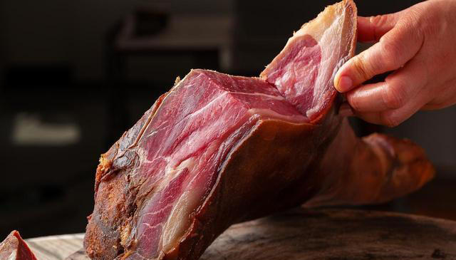 老年人注意：餐桌上这 4 种食物过量吃，可能加速大脑迟钝