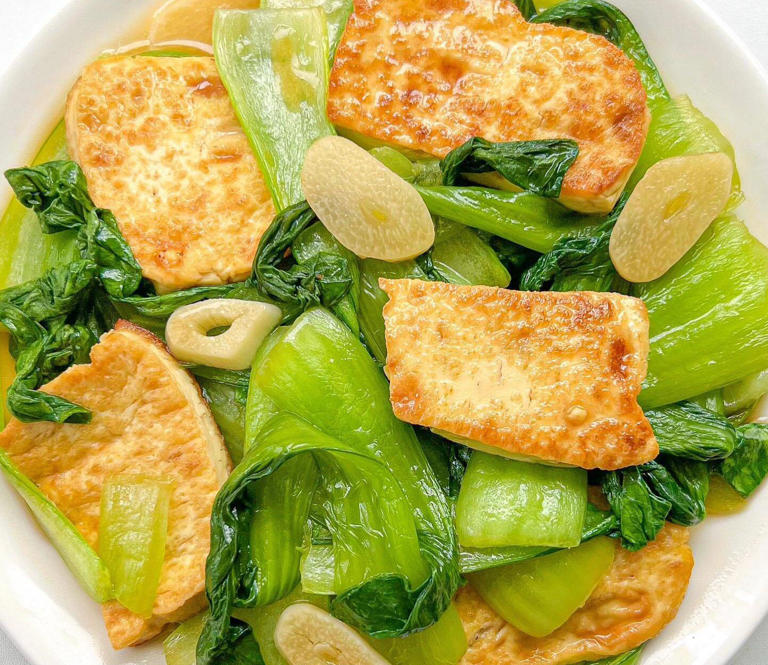 家常风味的素炒豆腐，简单不失美味，清淡又不失营养，老少皆宜