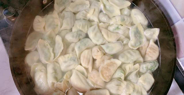 包韭菜馅饺子，记住“2不放”，很多人忽略了，难怪不如饺子店香