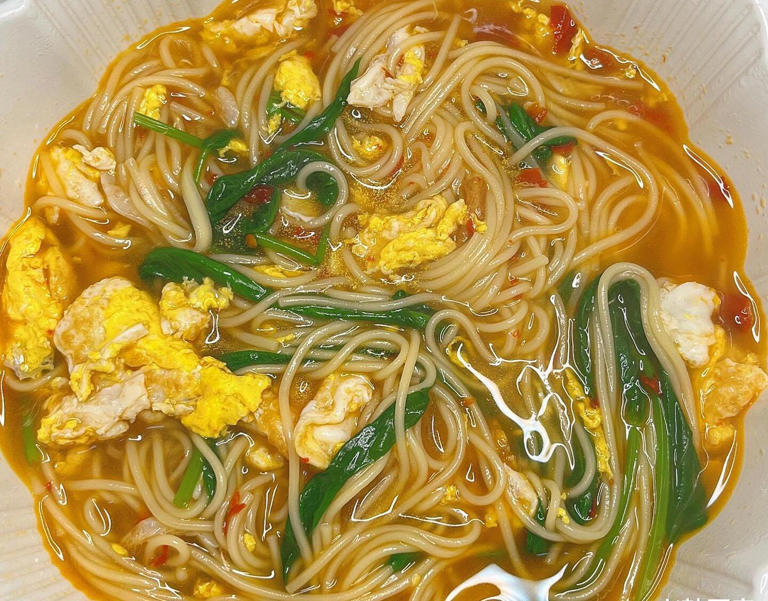 面条好吃的极速懒人做法，色香味俱全，不粘不成坨，5分钟做好