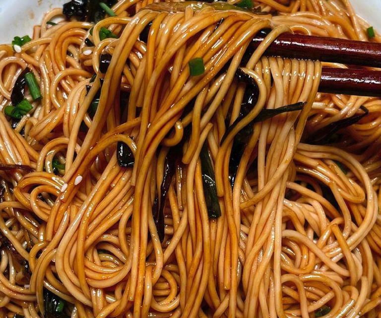 面条好吃的极速懒人做法，色香味俱全，不粘不成坨，5分钟做好