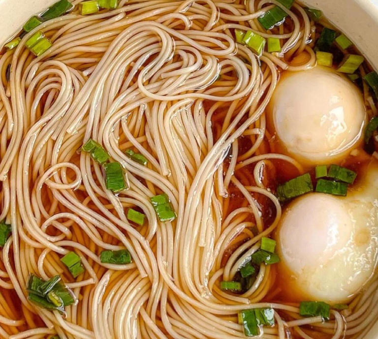 面条好吃的极速懒人做法，色香味俱全，不粘不成坨，5分钟做好