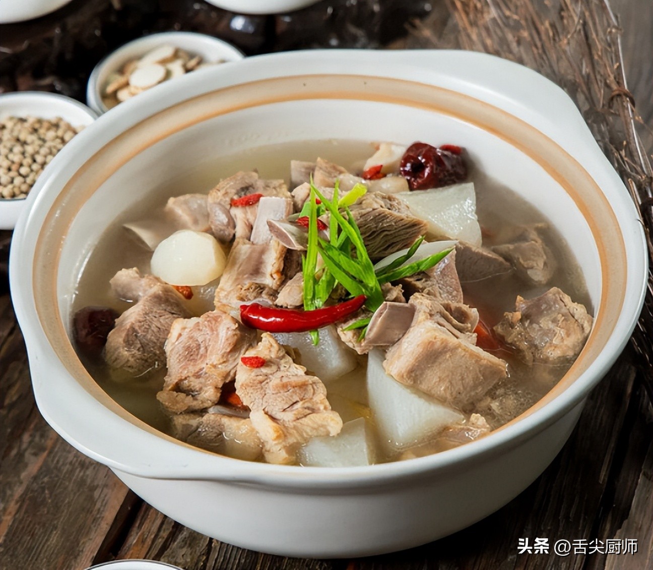 肝血不足脸发黄，常吃这4种“养血菜”，气色红润睡得香