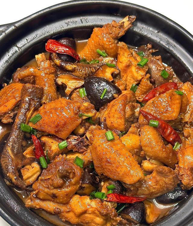 家庭版炖鸡3步骤，教你在家也能吃到味美色香的鸡肉，有手就会