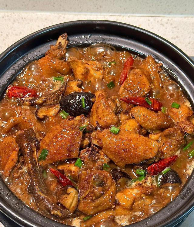 家庭版炖鸡3步骤，教你在家也能吃到味美色香的鸡肉，有手就会