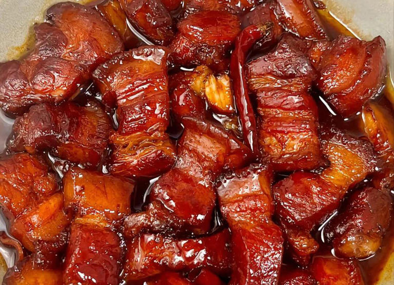 大厨教你红烧肉的家常做法，肥而不腻，入口即化，三碗饭不够吃