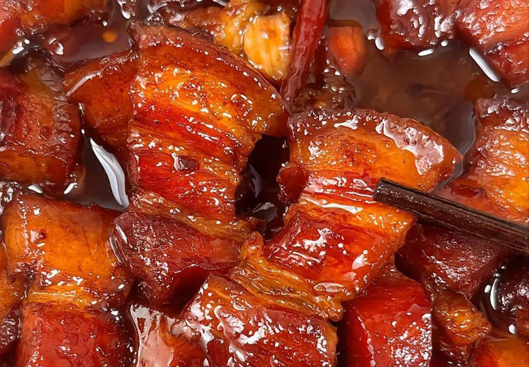 大厨教你红烧肉的家常做法，肥而不腻，入口即化，三碗饭不够吃