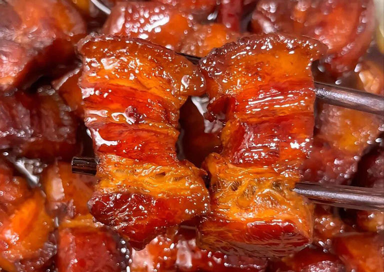 大厨教你红烧肉的家常做法，肥而不腻，入口即化，三碗饭不够吃