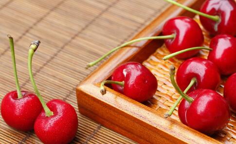 吃橘子不吐籽 哪些水果籽不能吃 哪些水果籽可以吃