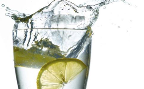 晨起喝水好吗 晨起后喝蜂蜜水好吗 晨起后喝淡盐水好吗