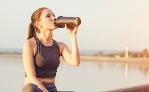 不是敷衍 多喝水对减肥有6个好处