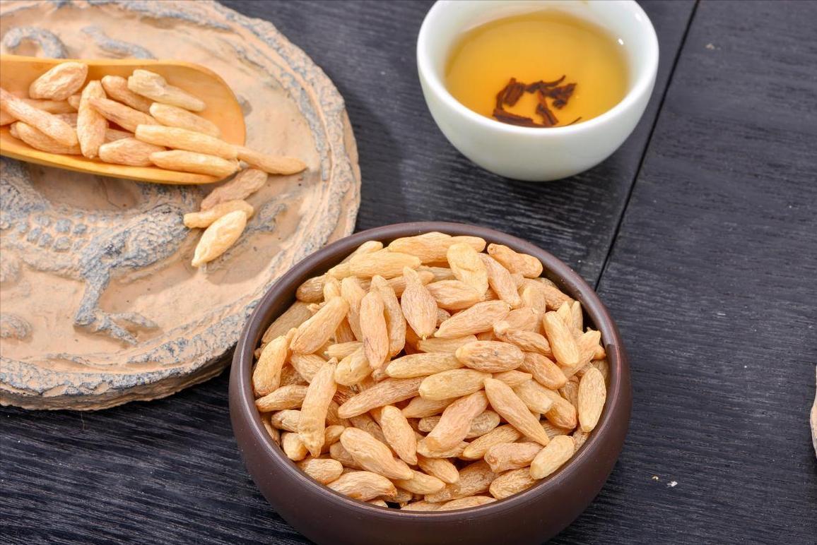 五脏有火：肝有火会急躁、心有火会尿黄，肺有火会痰黄