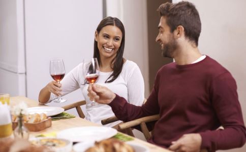 水肿让你一夜变胖 睡前6个习惯能预防