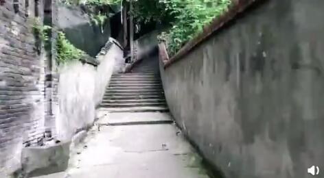 重庆人不胖的原因：不是在爬坡，就是在爬楼梯