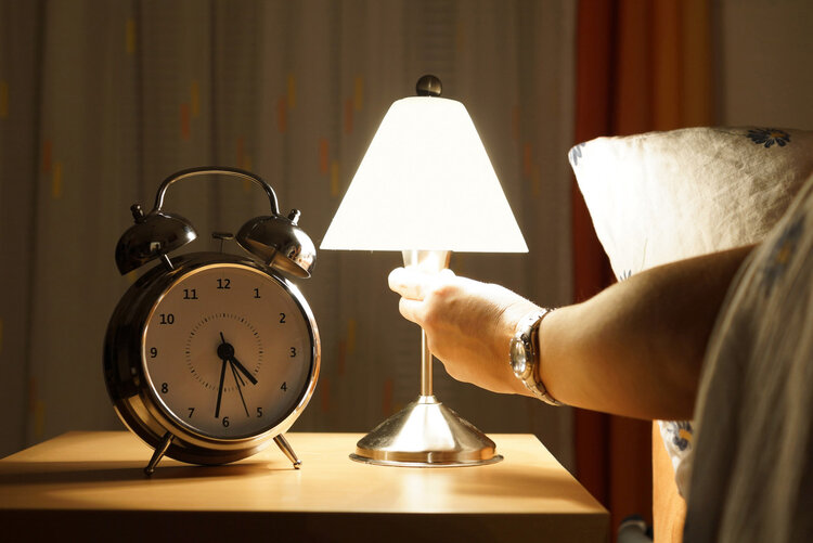 晚上起夜与不起夜，哪个更健康？